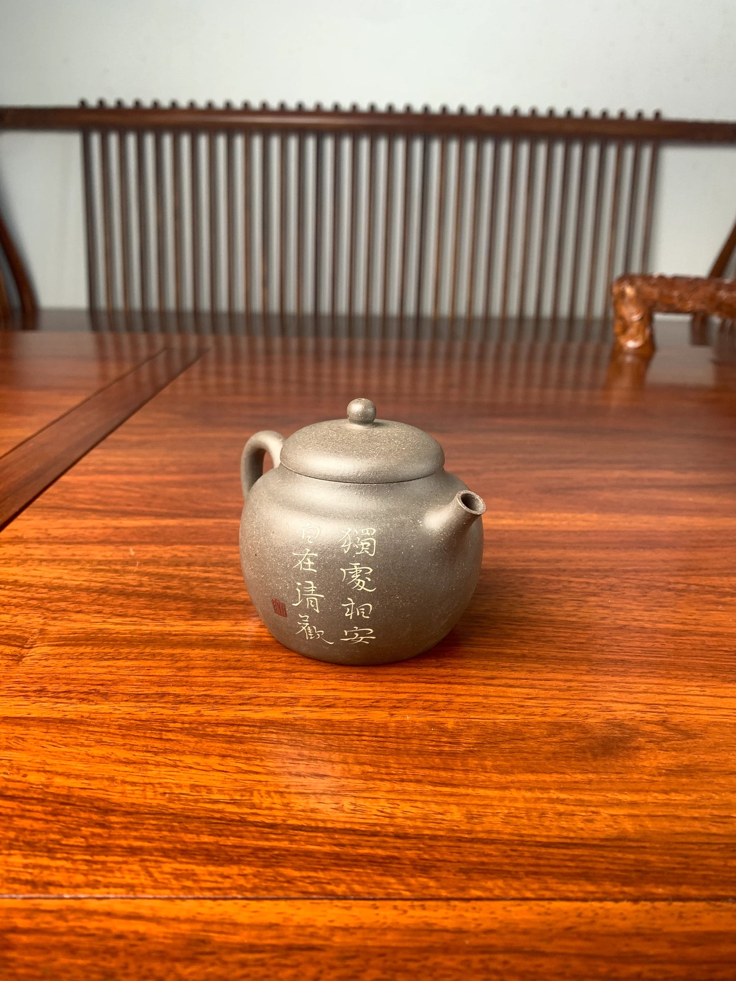 the left view of the teapot artwork on the table