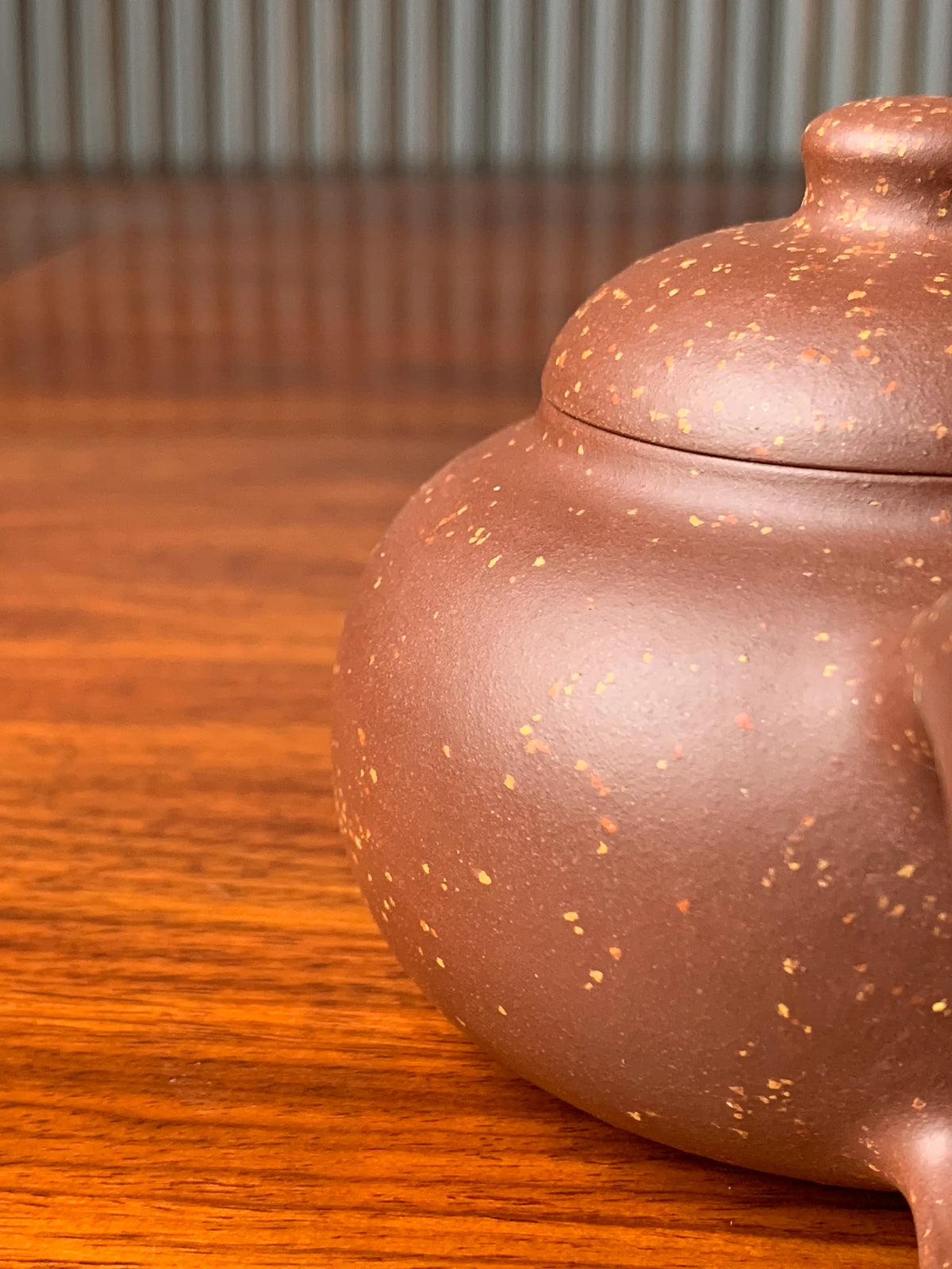 the teapot body of the yixing zisha clay teapot