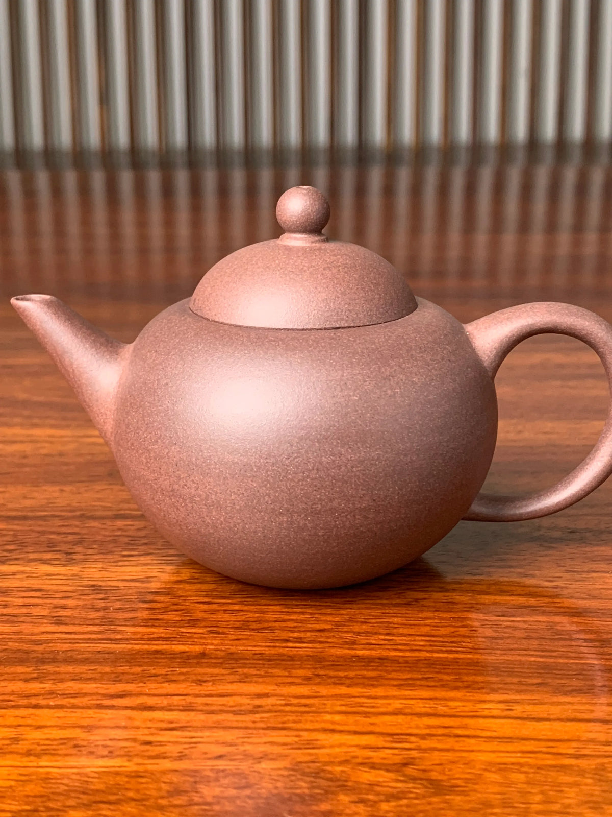 the teapot body of the shui ping yixing zisha clay teapot