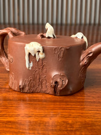 the teapot body of the collectible teapot