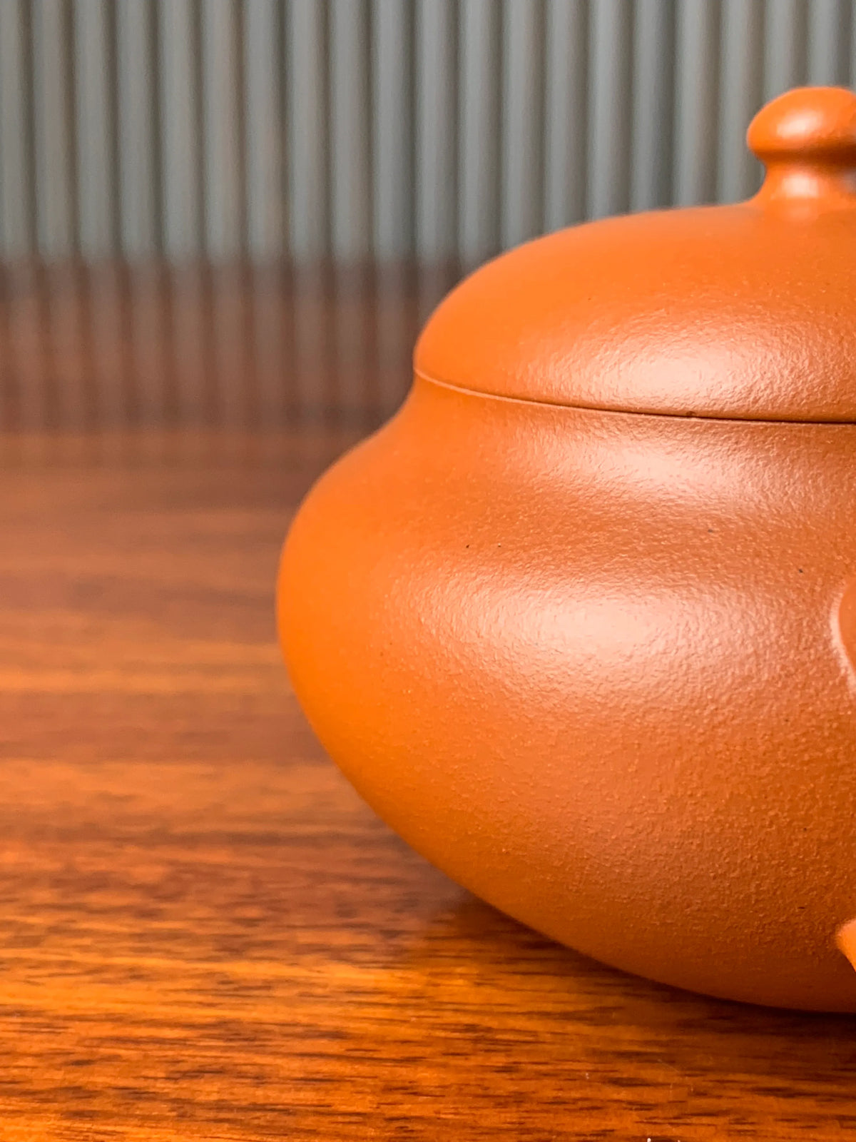 the teapot body of the handmade yixing teapot yuan ju