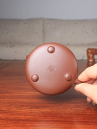 yi shing teapot bottom with teapot mark
