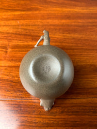 the teapot bottom of the yixing teapot handmade with duanni