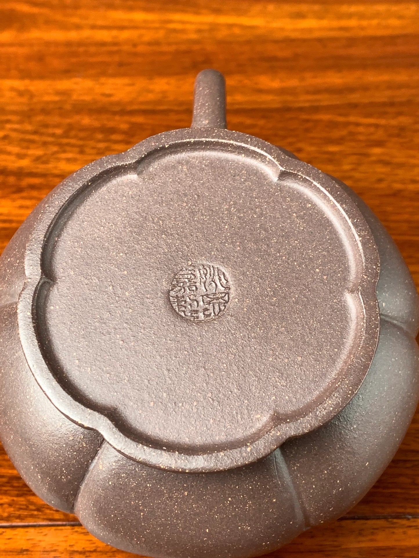 Artwork Yixing teapot Lotus Platform 180ml fully handmade