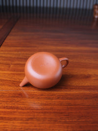 the bottom of the handmade yixing teapot pao zun on the table