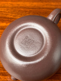 A close look at the bottom reveals clear traces of the bottom slab 底片