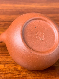 Details of the bottom of the small Yixing teapot li xing