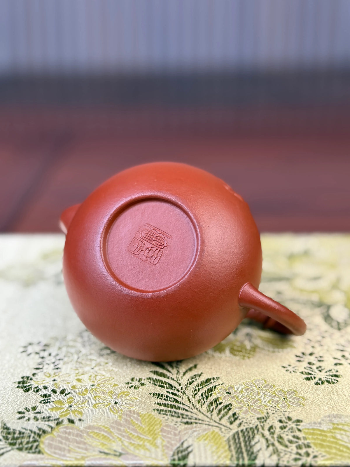 the teapot mark of siyutao on the bottom