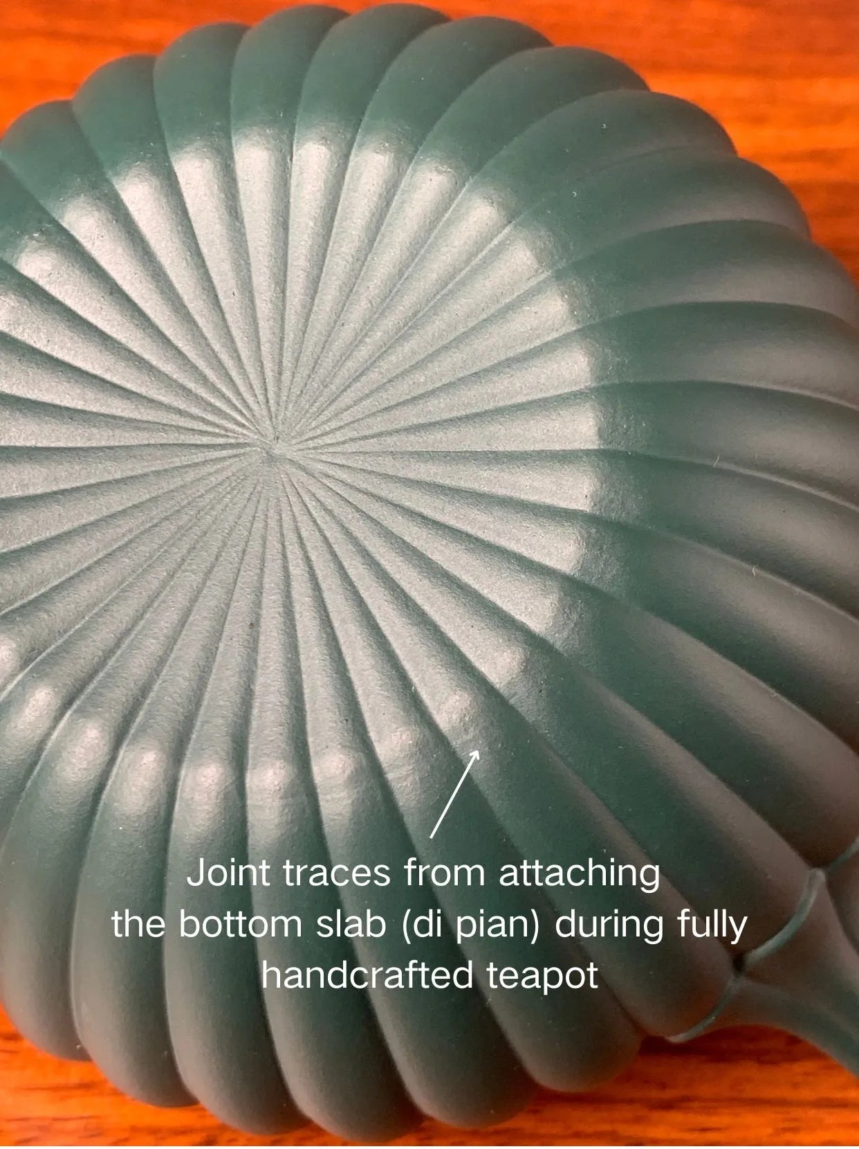 Joint traces from attaching the bottom slab (di pian) during fully handcrafted teapot