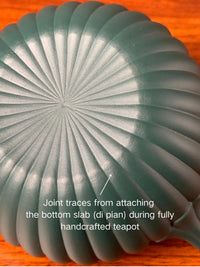 Joint traces from attaching the bottom slab (di pian) during fully handcrafted teapot