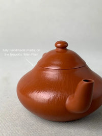 the fully handmade marks on the teapot's 'Man Pian' (lid rim piece)