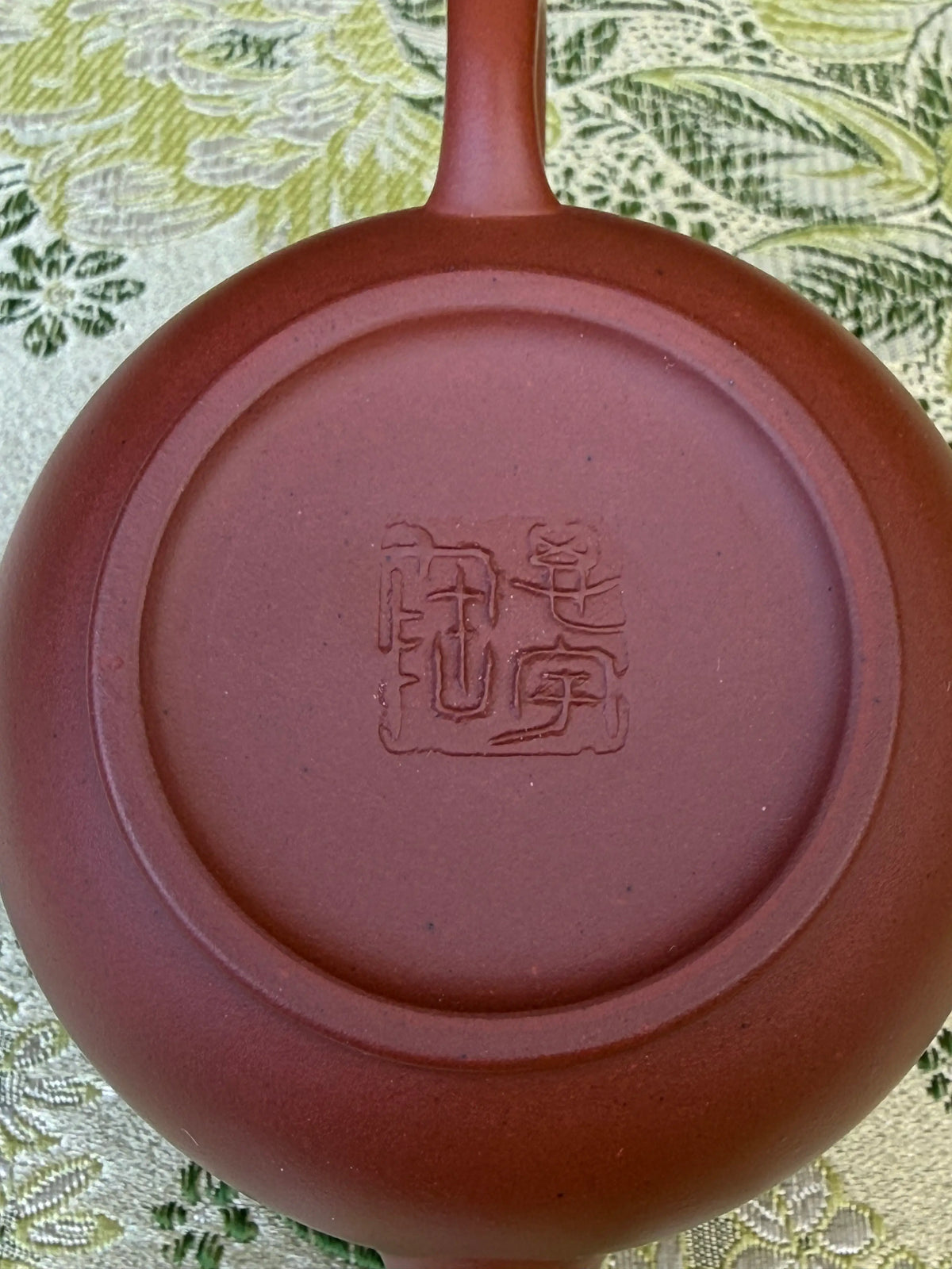 teapot mark of brand siyutao on the teapot bottom