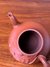 the mouth of the handmade zisha teapot si ting
