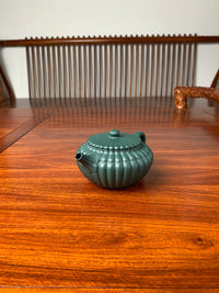 A closer look at the teapot zisha yun bian