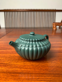 the right view of the teapot zisha yun bian 