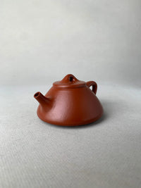 the left view of the yixing teapot zisha shi piao