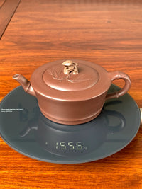 the weight of the collectible teapot is 155.6g