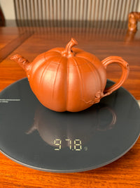 the weight of the collectible teapot named pumpkin is 97.8g