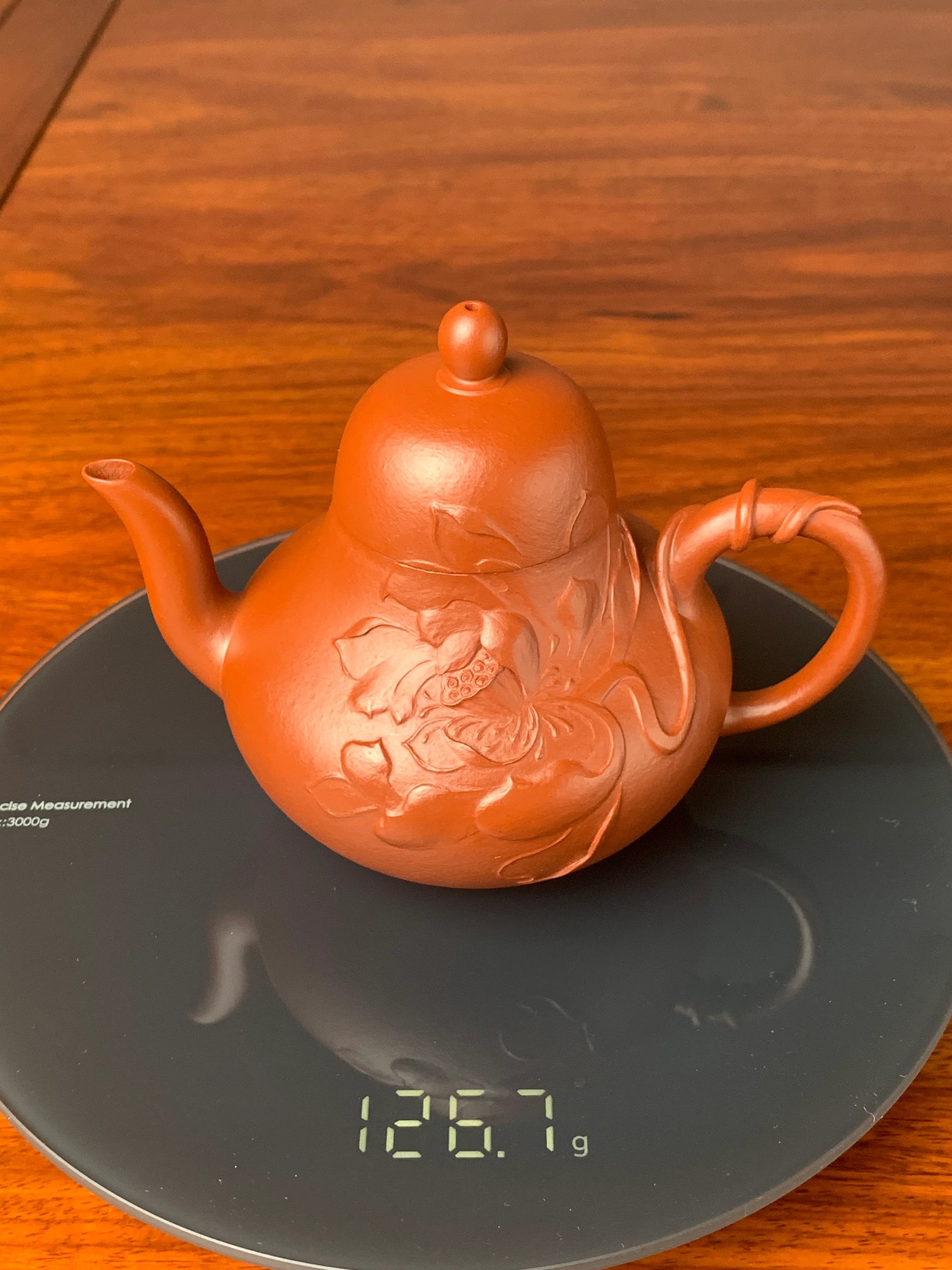 the weight of the zisha teapot named si ting is 126g