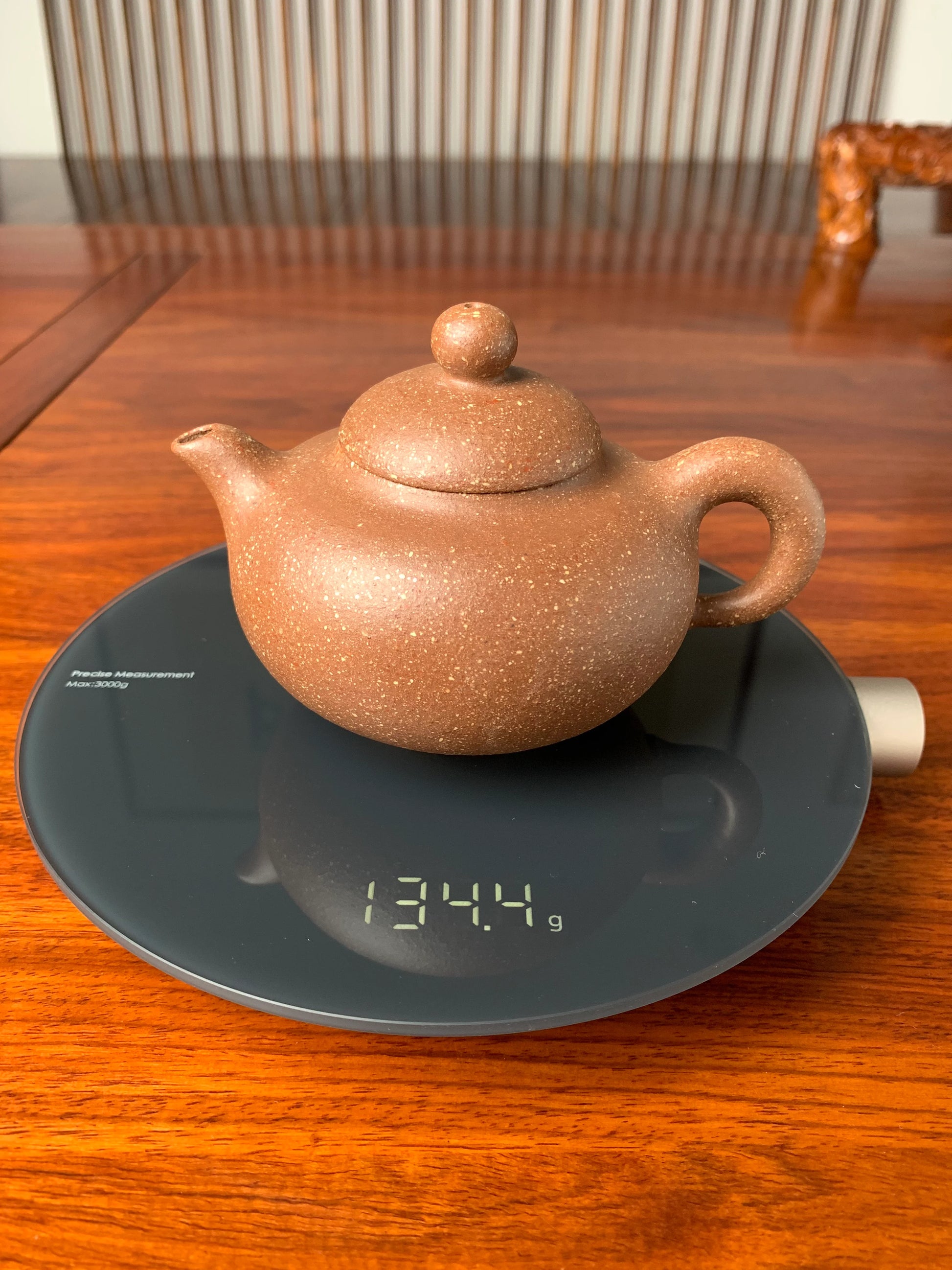 the weight of the zisha teapot is 134.4g