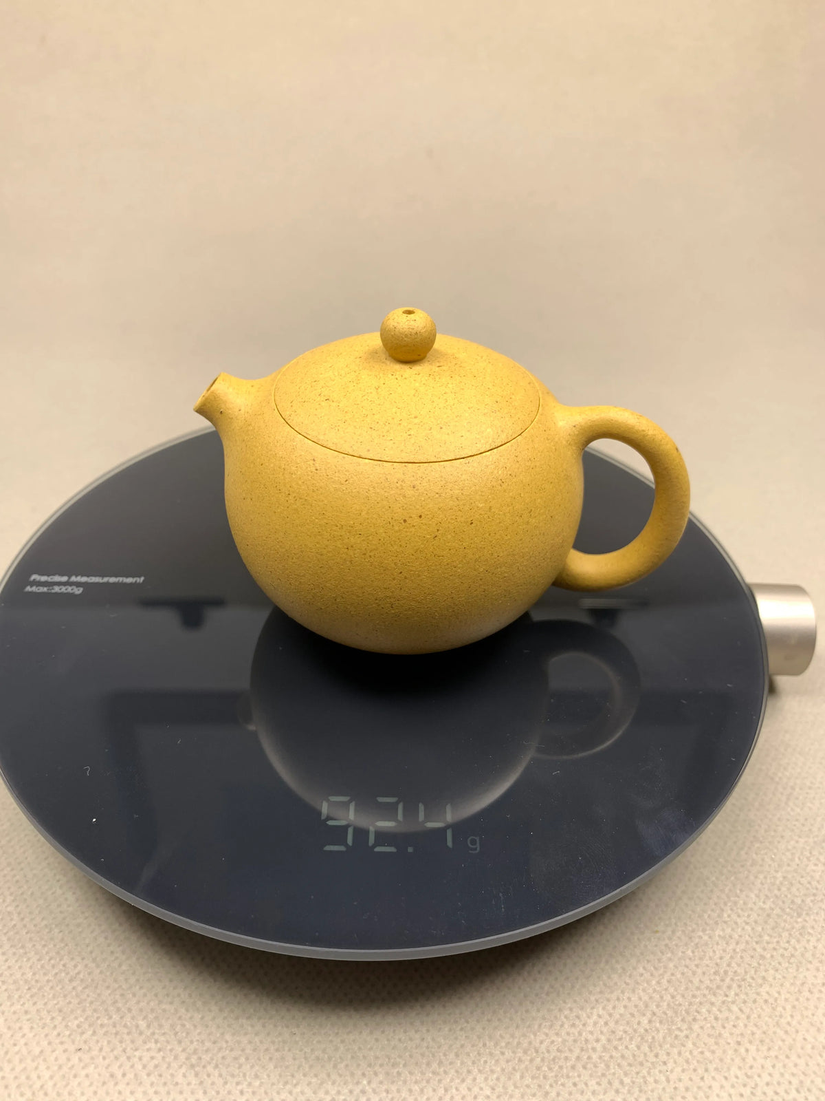 the weight of the yixing tea pots xi shi is 92g