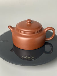 the weight of the chinese teapot yixing is 135.8g