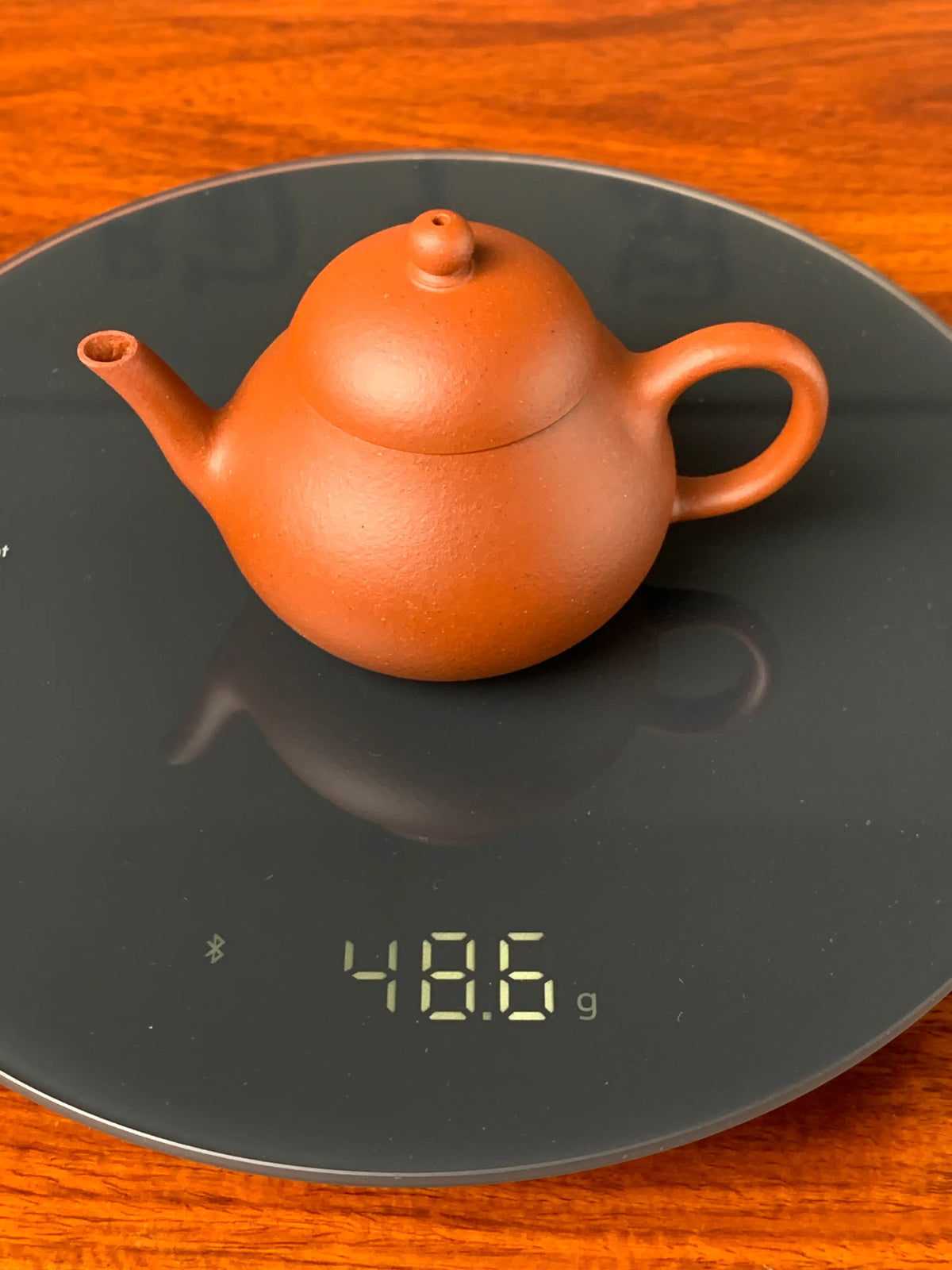 the weight of the small yixing teapot li xing is 48.6g