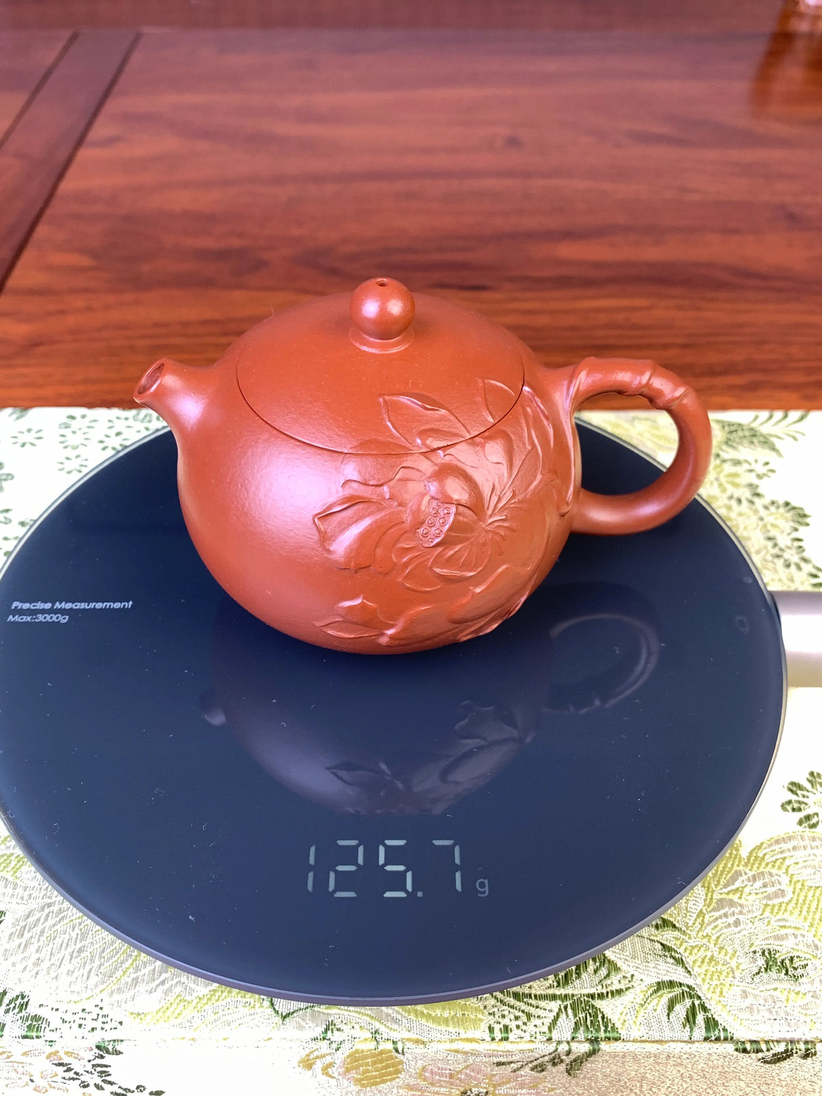 the weight of the teapot is 125g