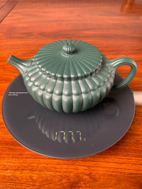 the weight of the teapot zisha yun bian is 177g