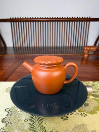 the weight of the handmade yixing teapot is 114g