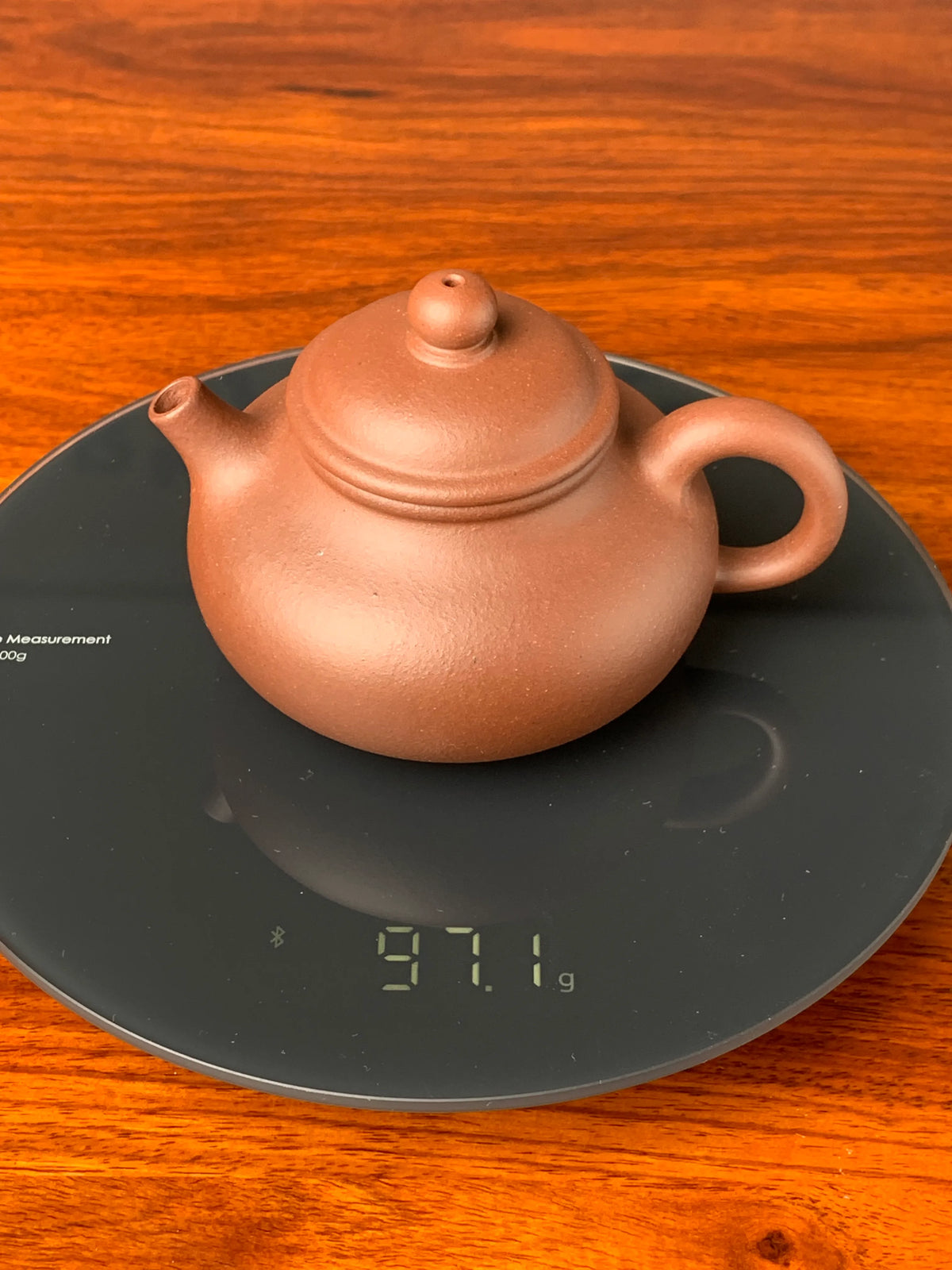 the weight of the yixing zisha clay teapot is 97g