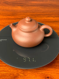the weight of the yixing zisha clay teapot is 97g