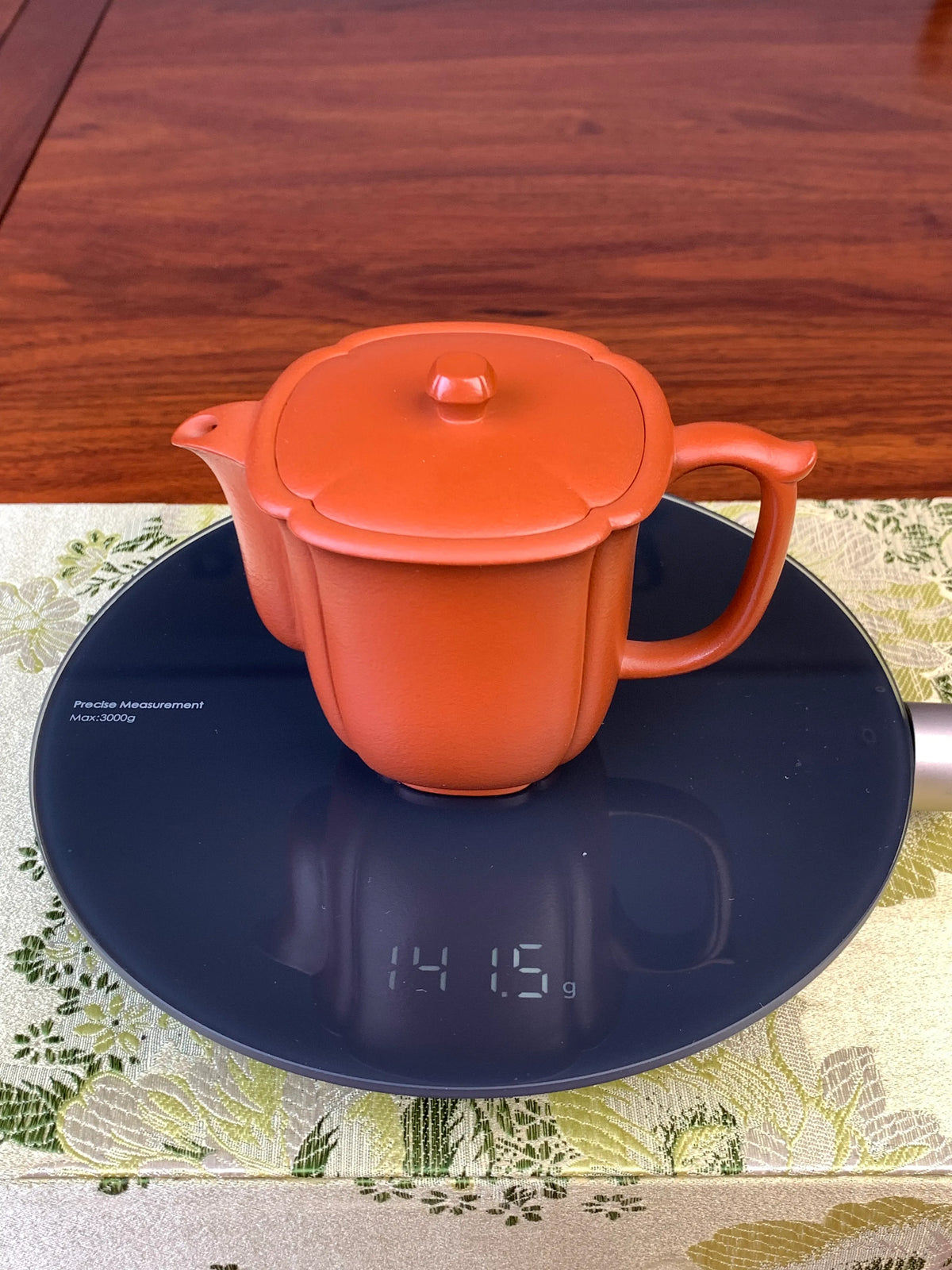 the weight of the beautiful teapot is 141g