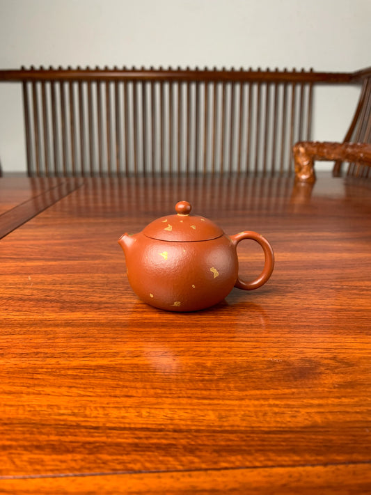 xishi yixing teapot on the table