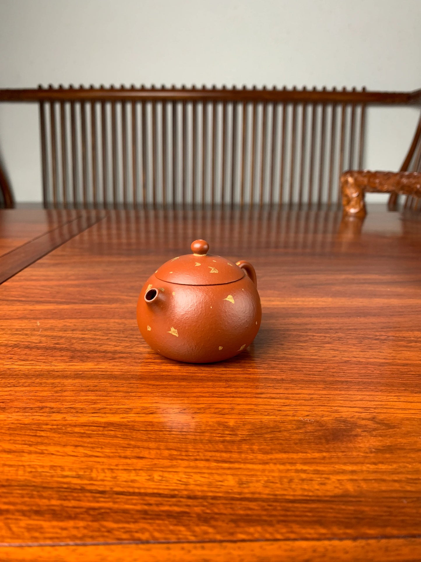 xishi yixing teapot on the table right view