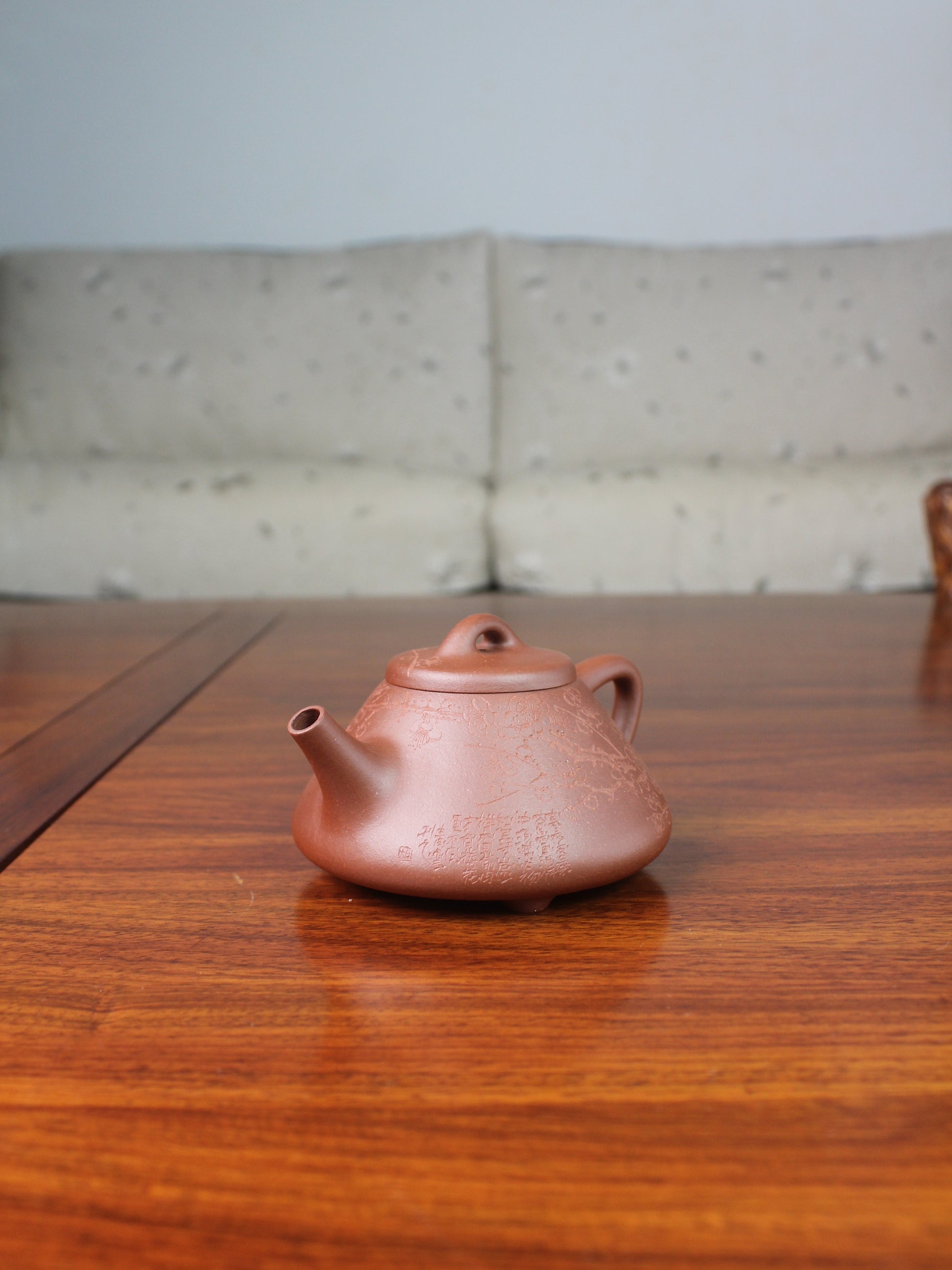 Right view of yi shing teapot, shi piao 