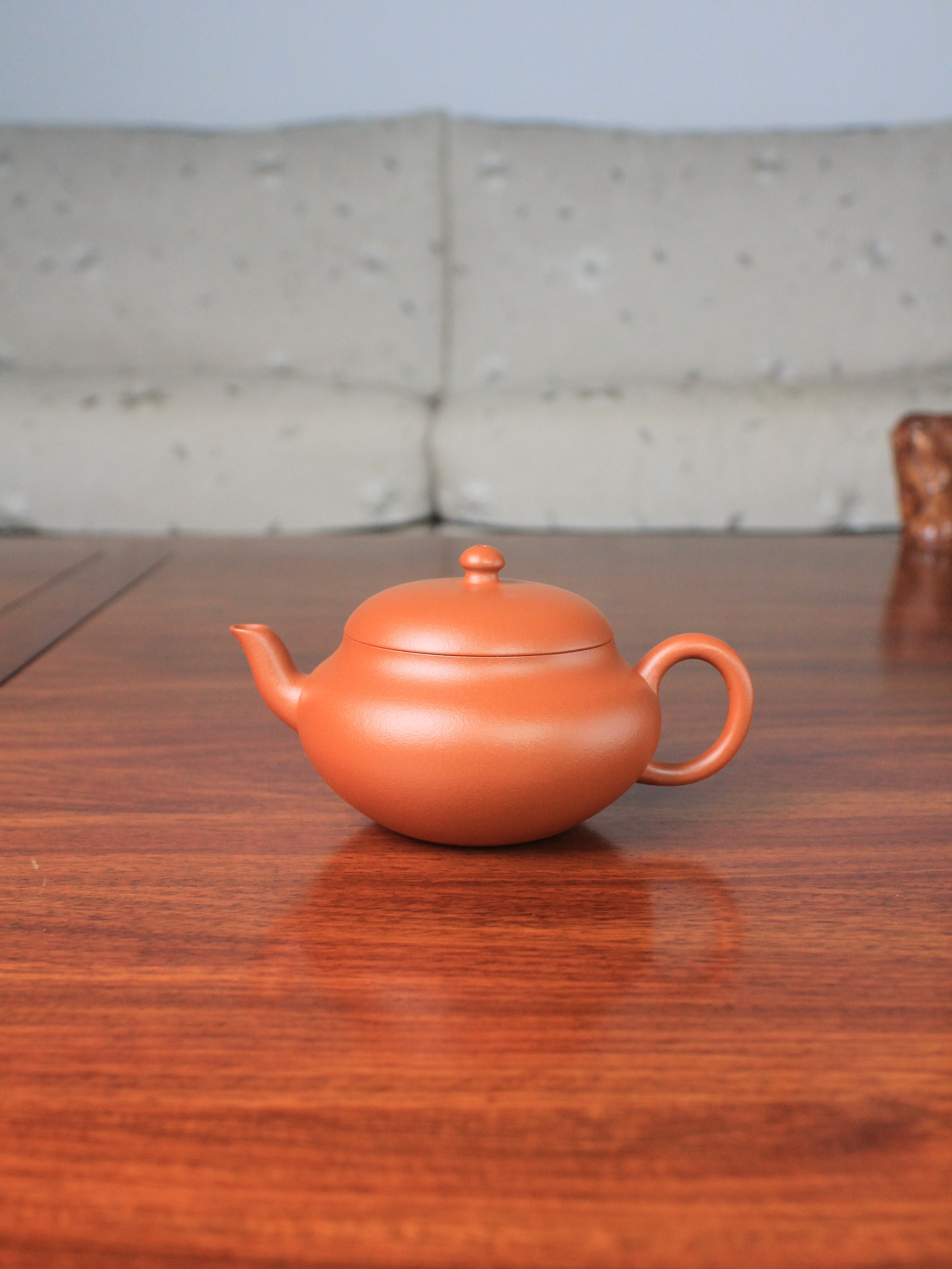 Yi shing teapot handmade on the table