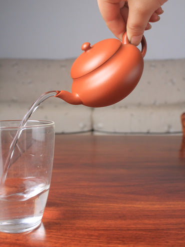 Perfect pour of the yi shing teapot