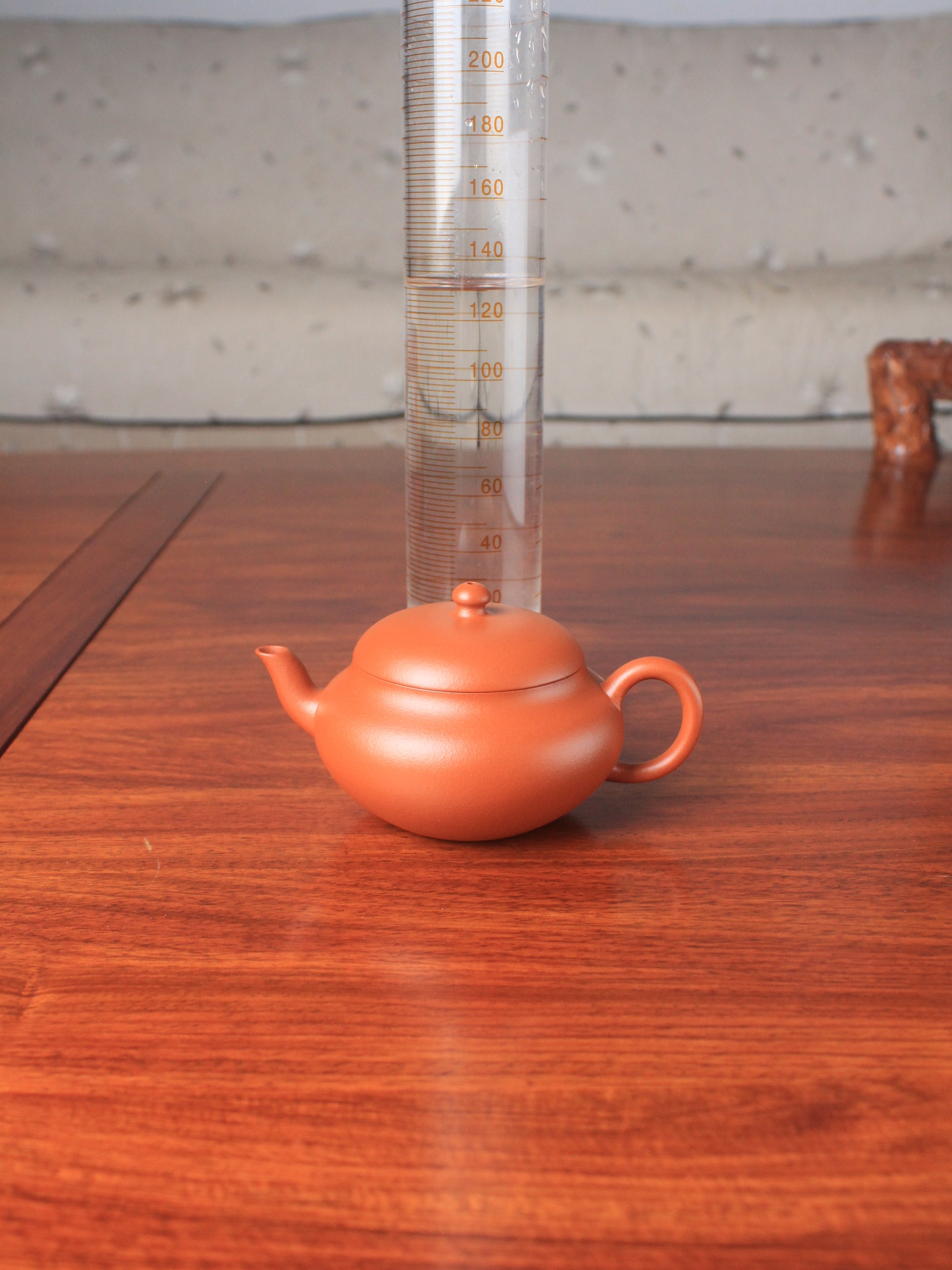 Size of the yi shing teapot