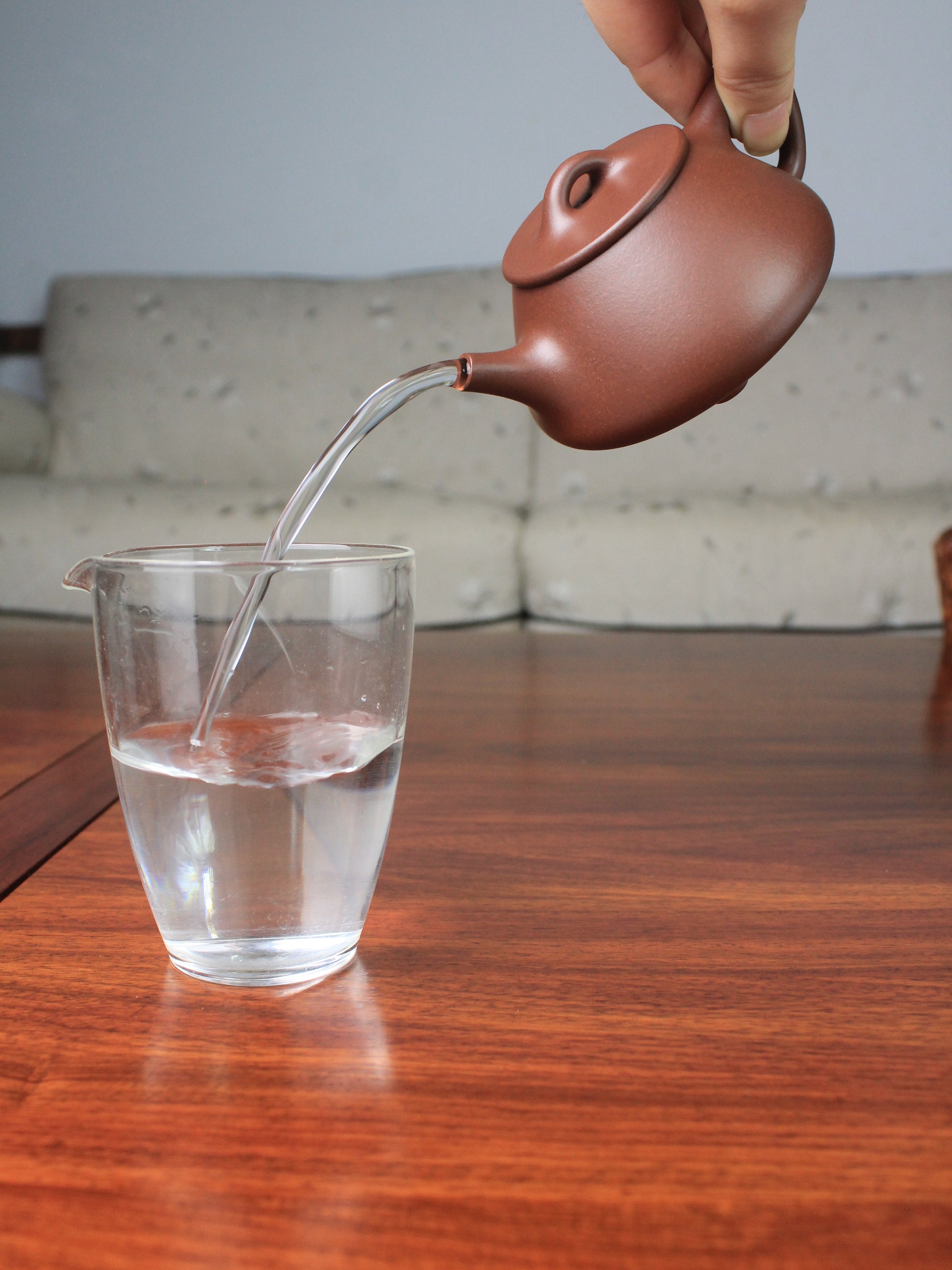 Perfect pour of the yi shing teapot shi piao handmade with yixing zisha