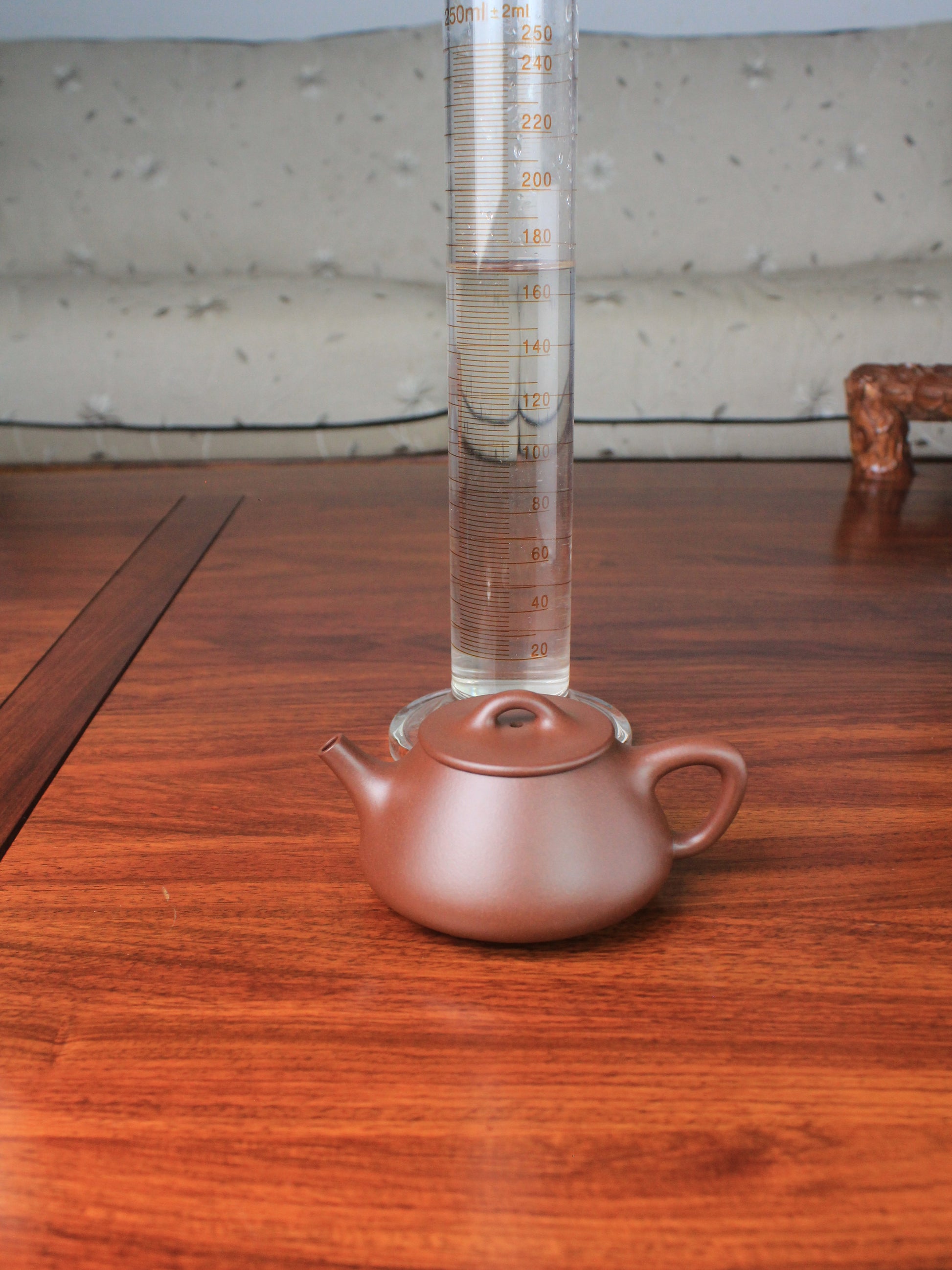 yi shing teapot size