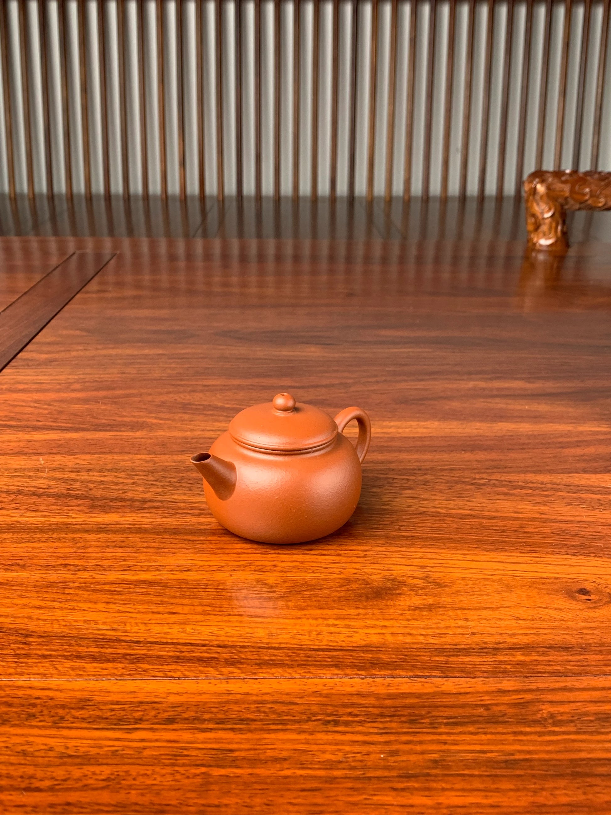 the right view of the yi shing teapot