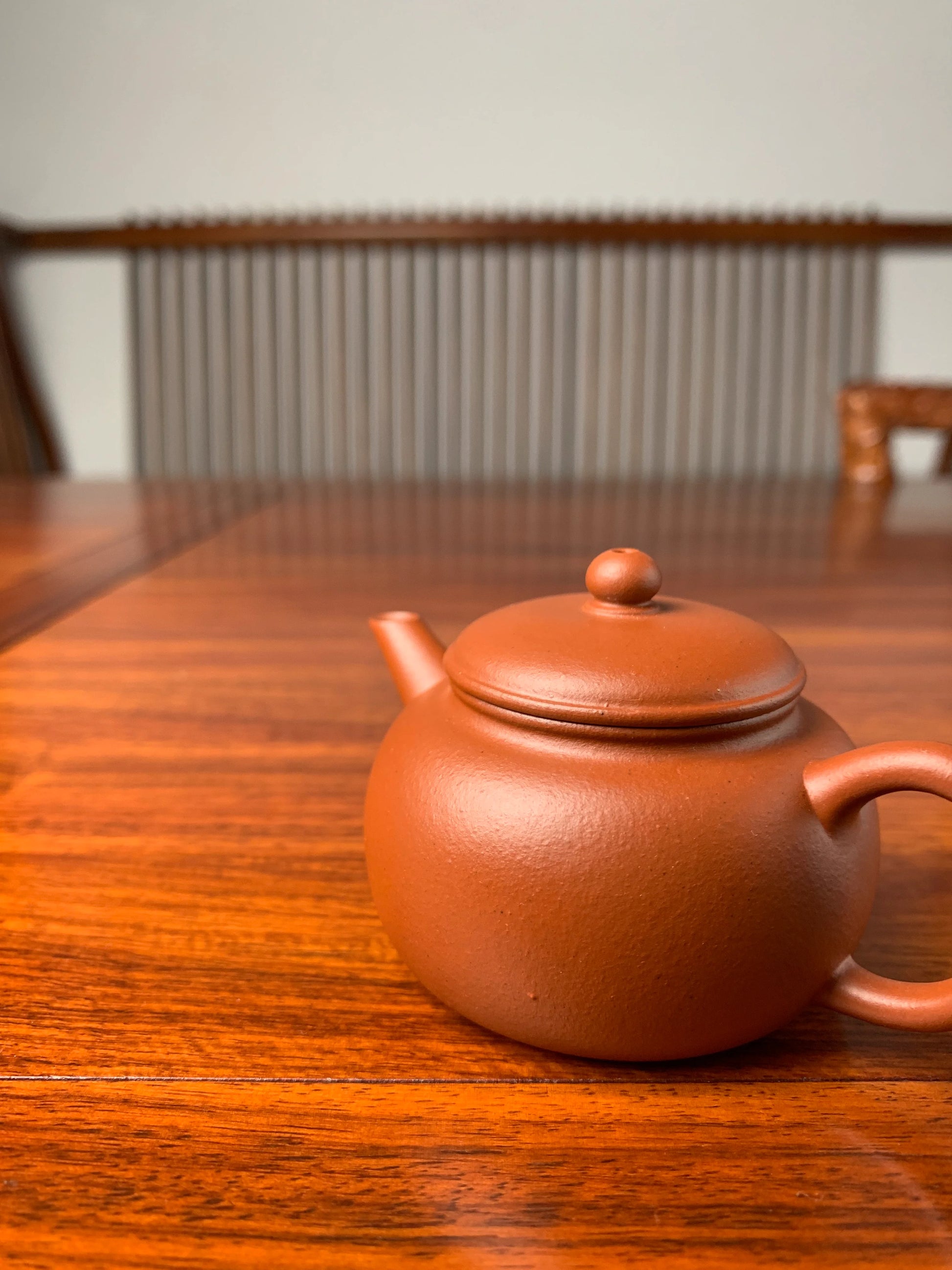 the right view of the yi shing teapot on the table