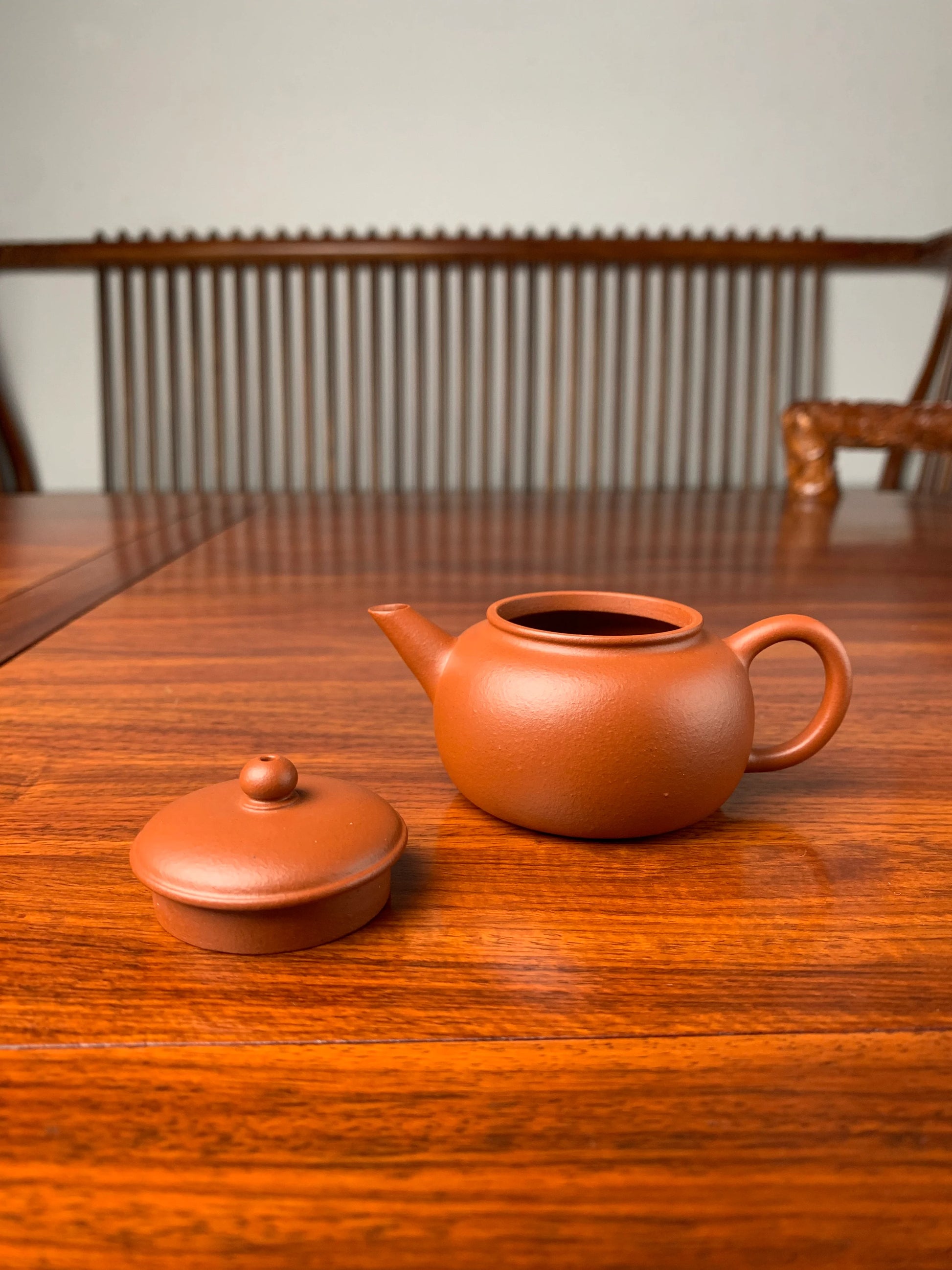 the lid and the body of the yi shing teapot  pao zun