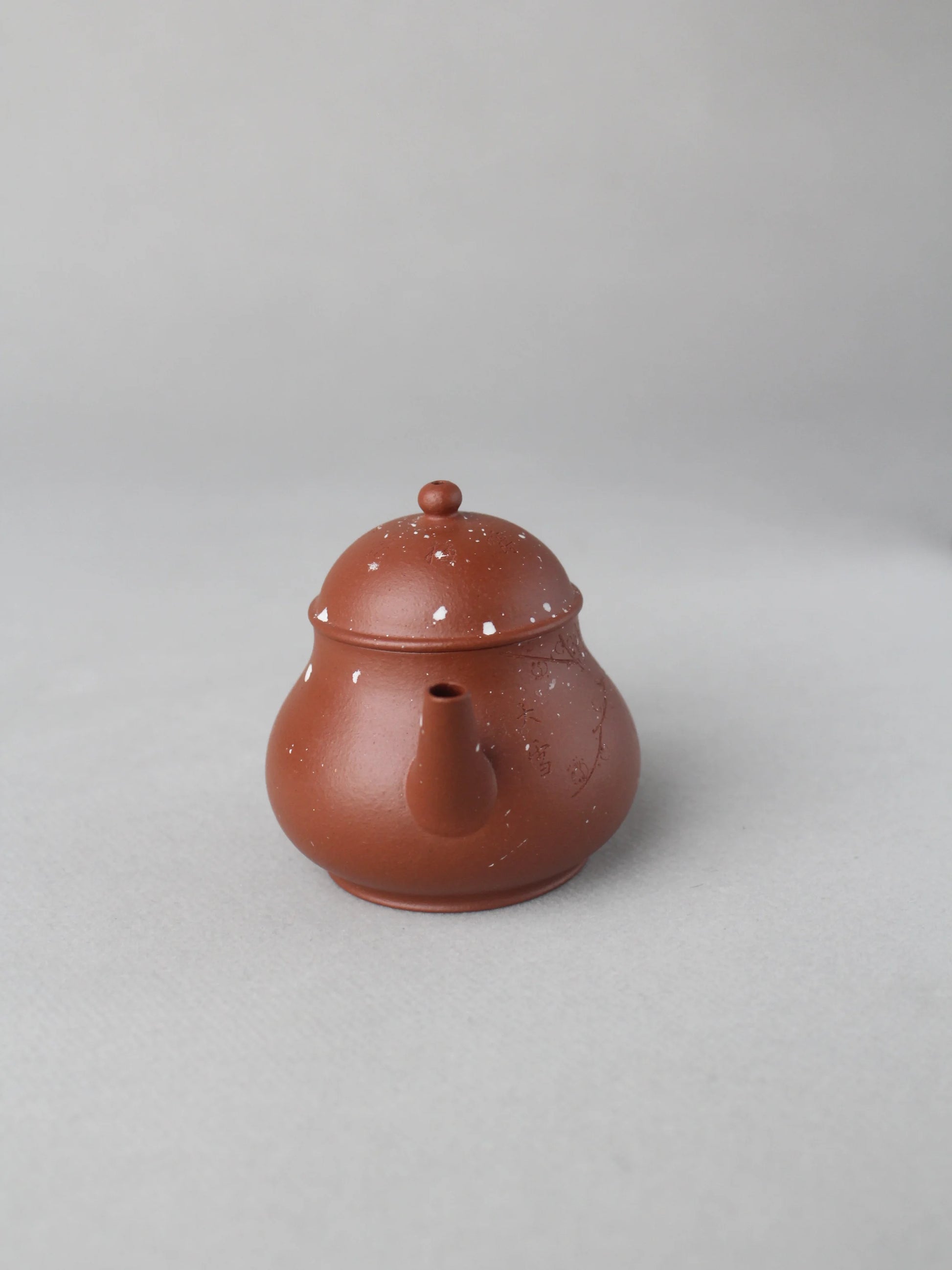 front view of the yi shing teapot 