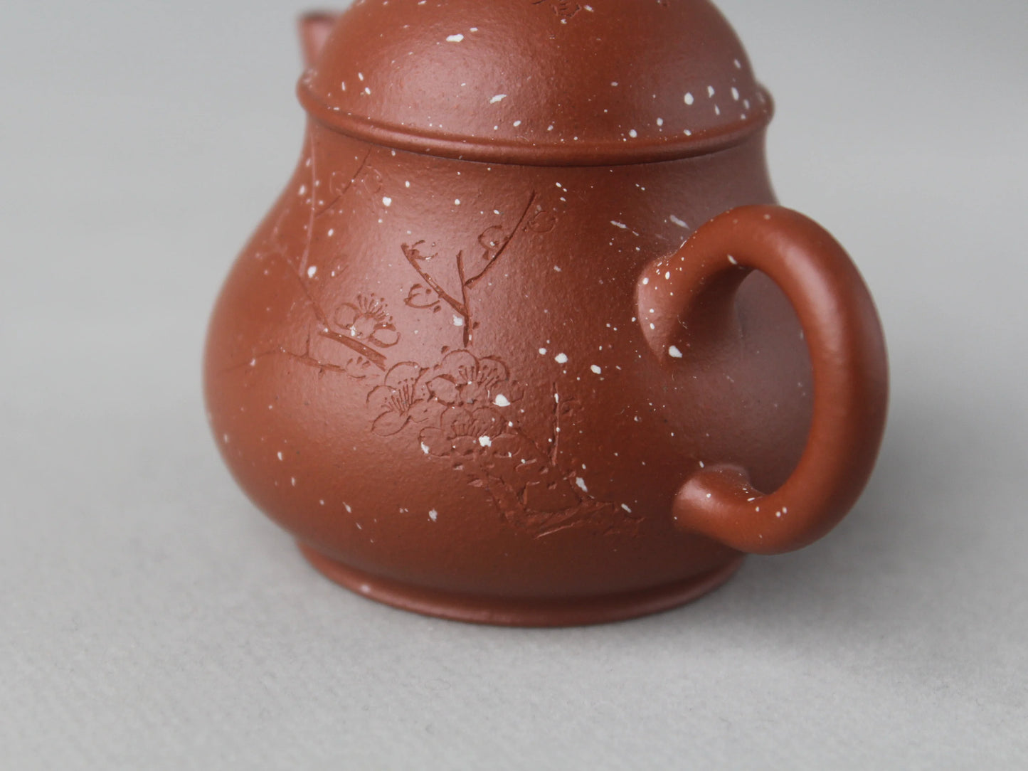 the pattern on the yi shing teapot