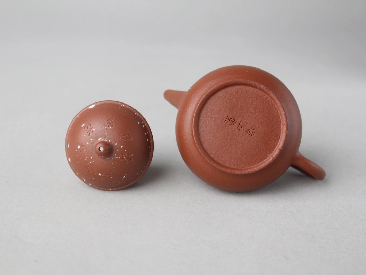 the teapot mark of the yi shing teapot