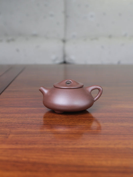 Yi sing teapot shi piao fully handmade by teapot artist