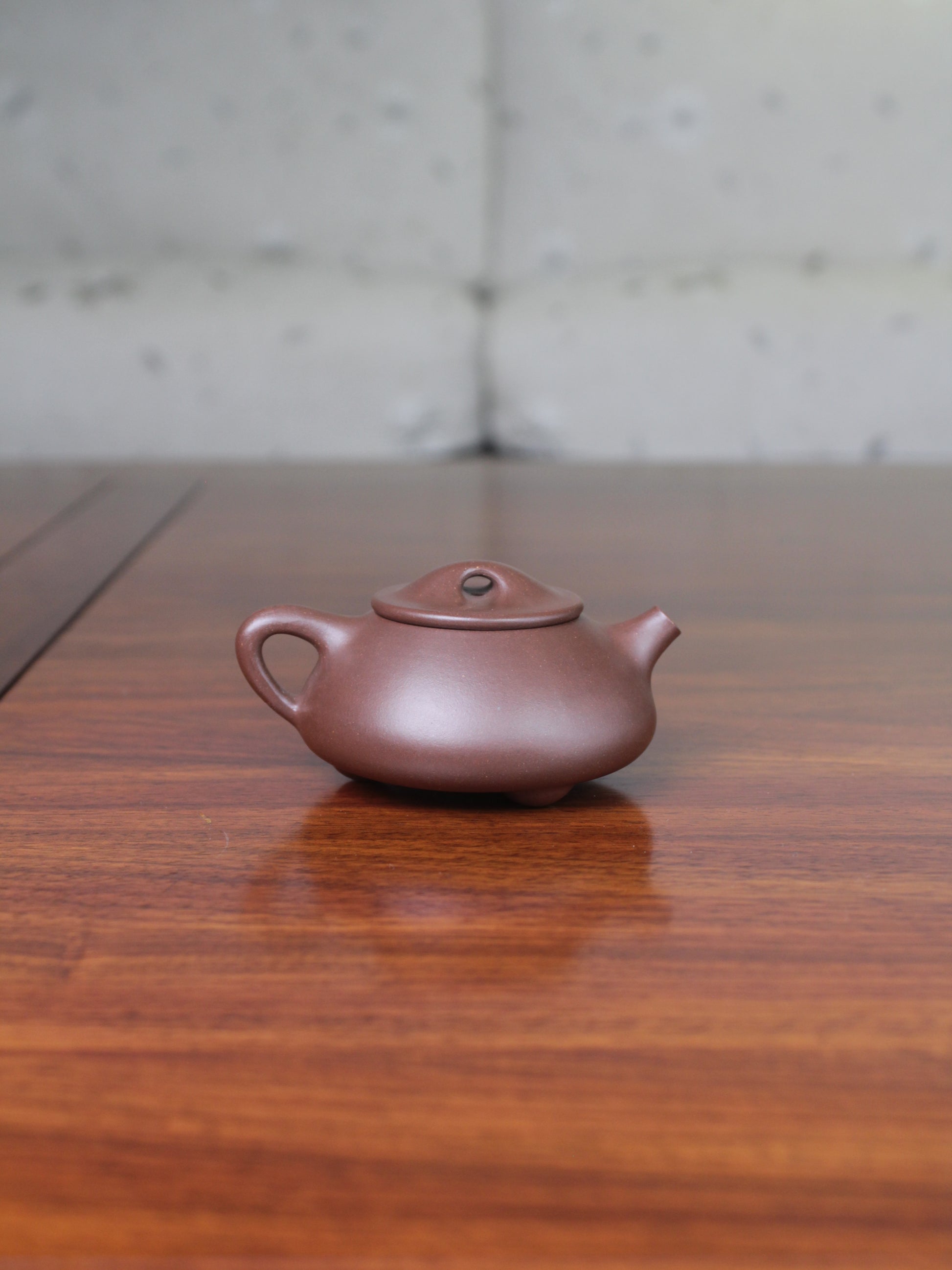 Back view of the Yi sing teapot shi piao fully handmade by teapot artist