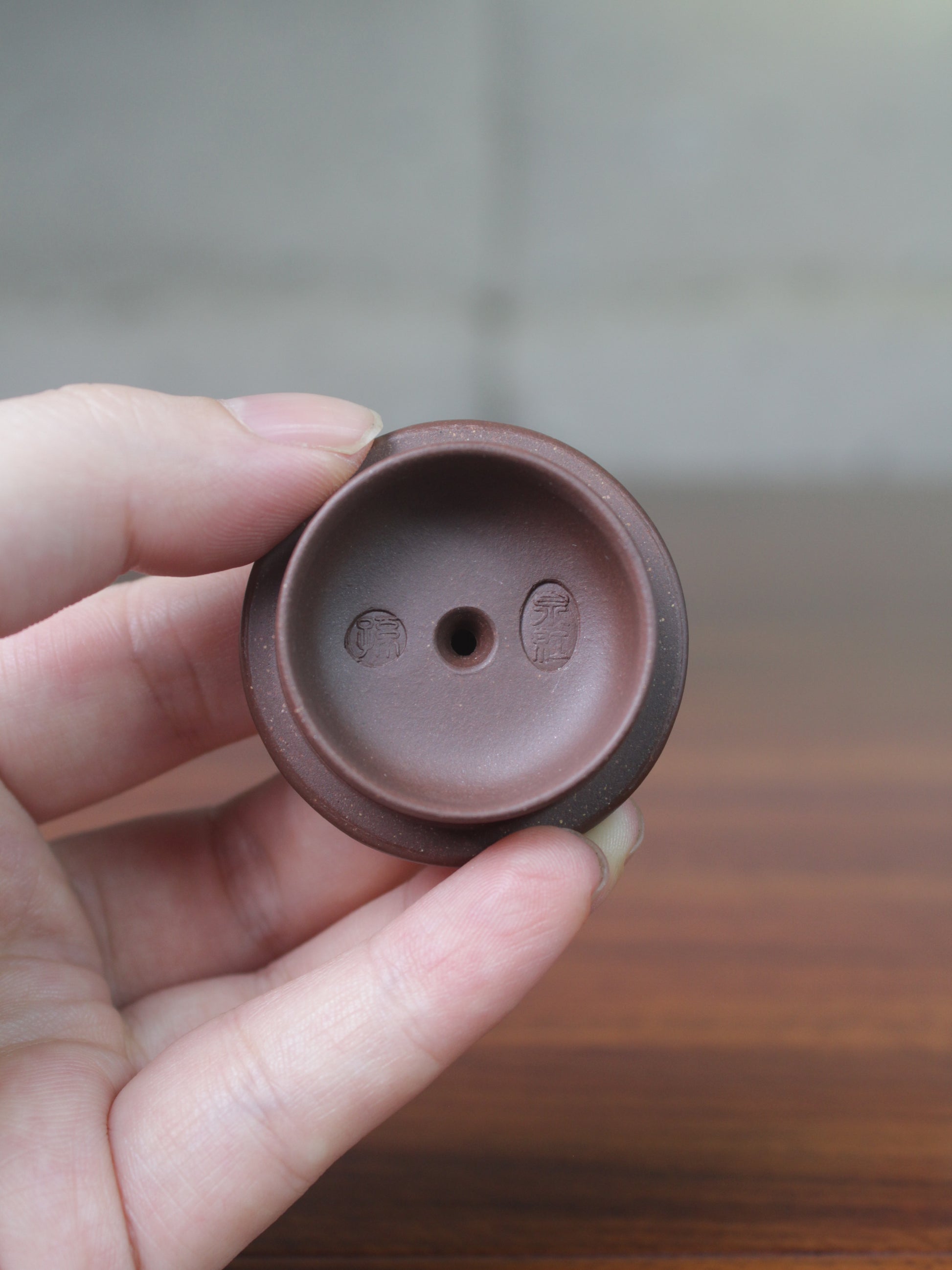 Lid of the Yi sing teapot shi piao fully handmade by teapot artist